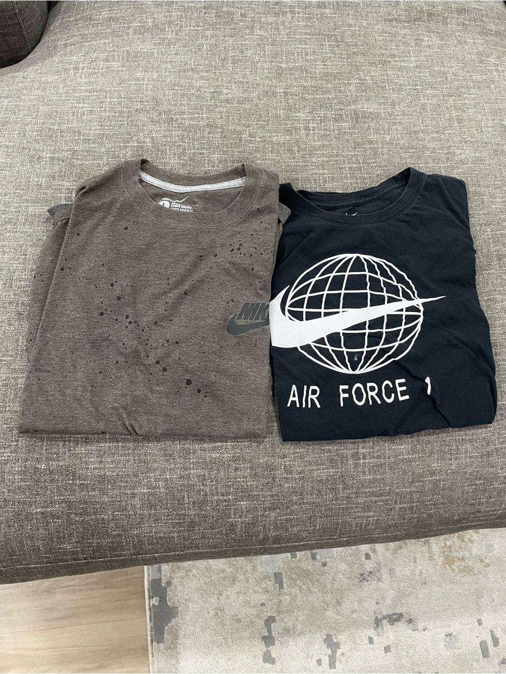 2 men’s Nike t shirt BUNDLE
